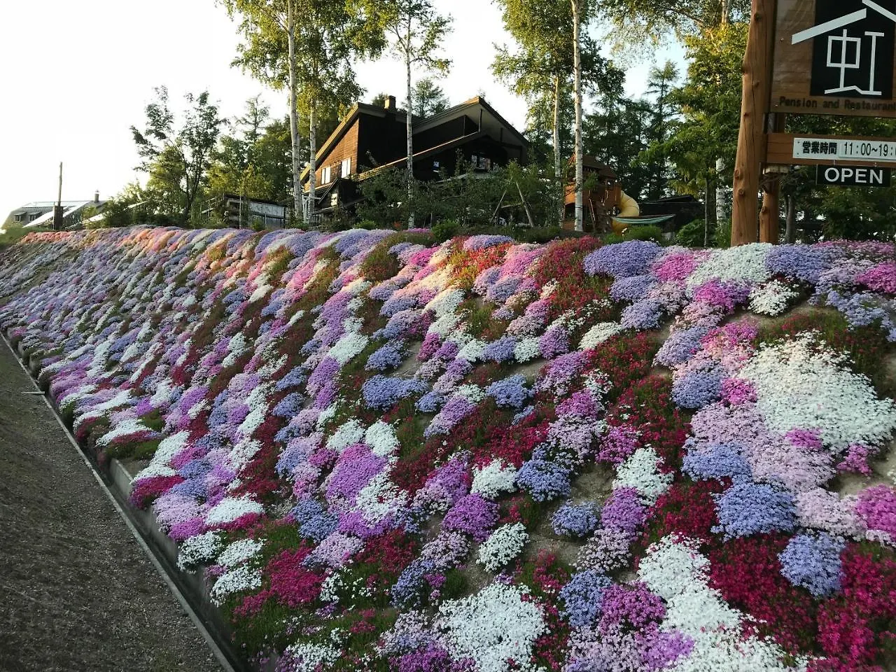 Ritz Garden Niji Guest House Biei