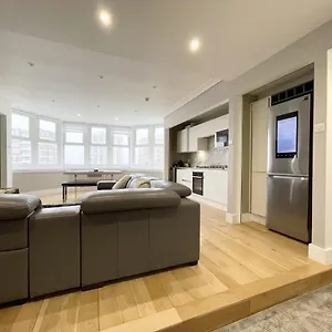 https://luxurious-beach-view-penthouse.brighton-hotels-england.com